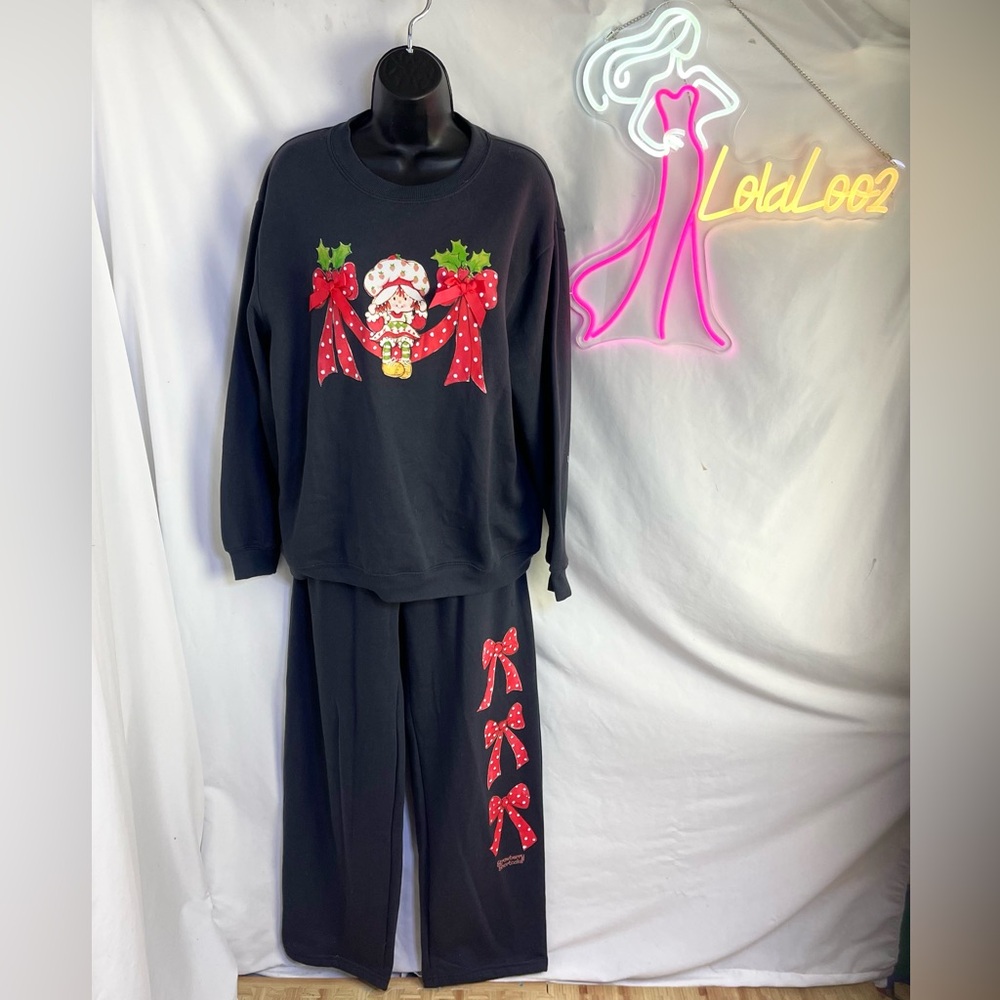 NWT Strawberry Shortcake Dark Grey 2 Piece Sweatsuit TikTok Famous/Viral Trend - Picture 2 of 12